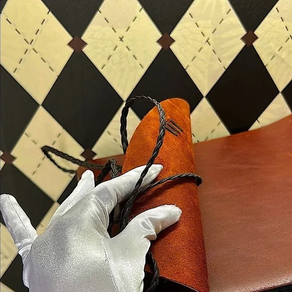 Artisan Handmade Leather Artist’s Folio – Masterpiece for Discerning Creatives - Picture 11 of 17